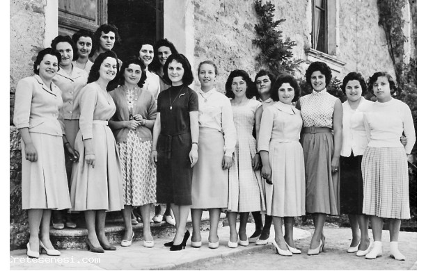 1956 - Il gruppo della scuola di cucito