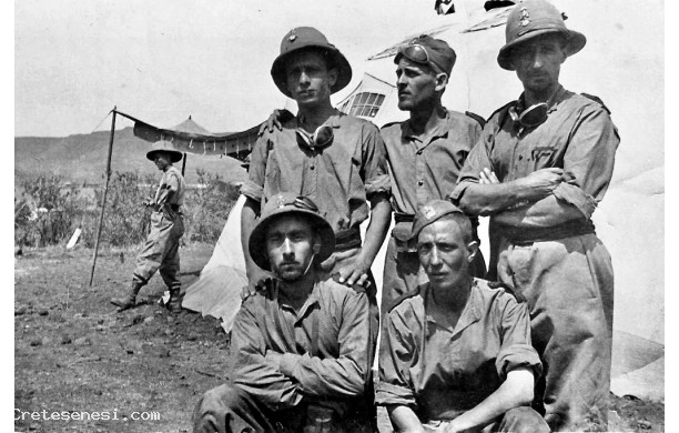 1936, 20 Maggio - Gruppo di soldati della Novantasettesima Brigata