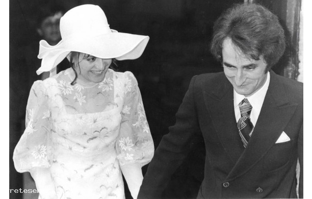 1973, Domenica 6 maggio - Enzo e Luciana, gli sposi all'uscita dalla chiesa