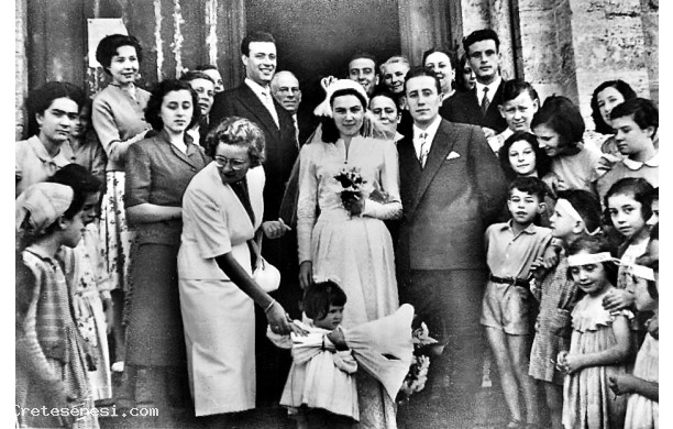1952, Luned 15 Settembre - Gli sposi all'uscita dalla chiesa