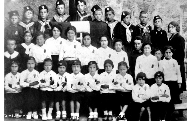 1939 - Terza Elementare in divisa da Giovani Italiani