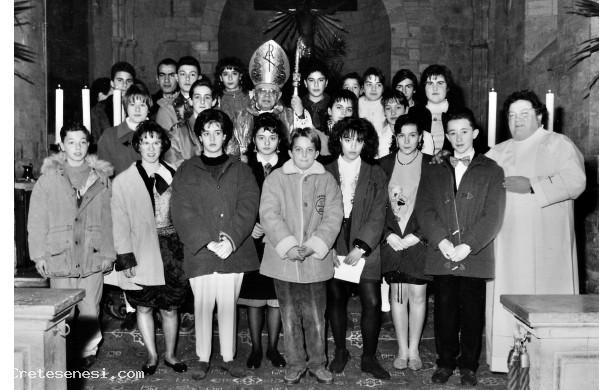 1990 - Gruppo di Cresimati  con Mons. Torpigliani