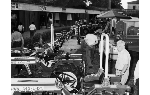 1983 - Mostra Mercato Ascianese: esposizione macchine agricole