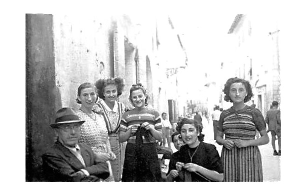 1944 - Davanti all'Emporio del Fabbri