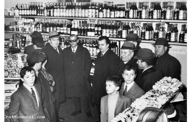 1967 - Si inaugura il primo negozio tipo supermercato
