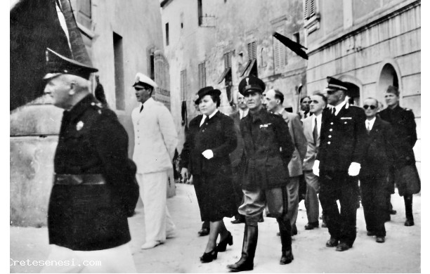 1937, Sabato 27 Novembre - Achille Starace in corteo nel borgo di Meio