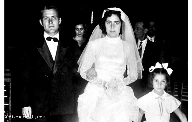 1956, Gioved 13 Settembre - Guerrino e Viviana escono di chiesa