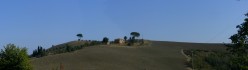 Il podere Casanova sulla cima  di un poggio