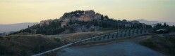 Il borgo di Chiusure da sud est