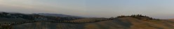 Le crete e la fattoria al tramonto