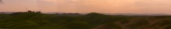 Rosso tramonto sul mare in tempesta