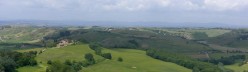 I territori e la fattoria in lontananza