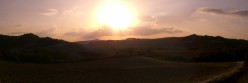 Tramonto sulle crete visto dalla valle dell'Ombrone