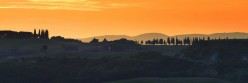 Tramonto vicino al borgo