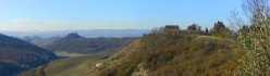 Casale a strapiombo sulla valle