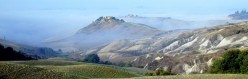 Le crete fra la nebbia nella strada fra Asciano e Rapolano