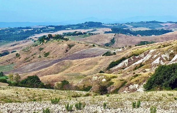 Old paths between Asciano and Serre di Rapolano