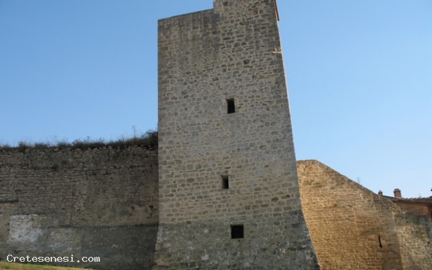 Piazzola di Servizio  e parcheggio Asciano Centro Storico